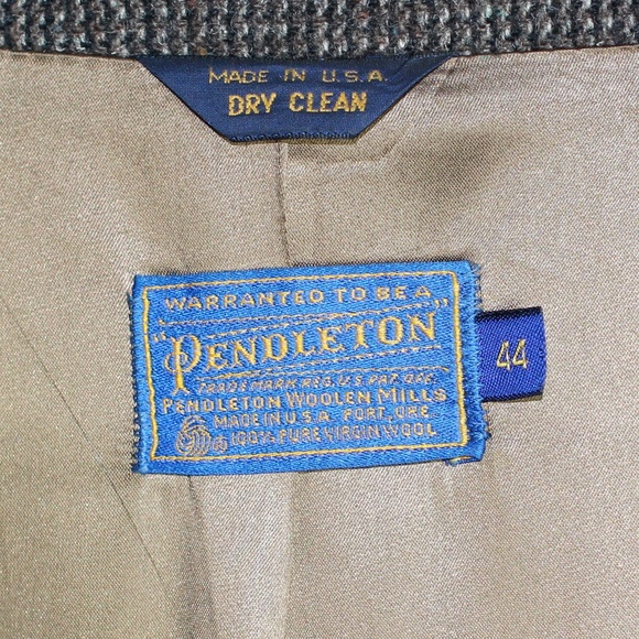 Pendleton Classic Wool Coat With Chestnut Buttons - Picture 4 of 8